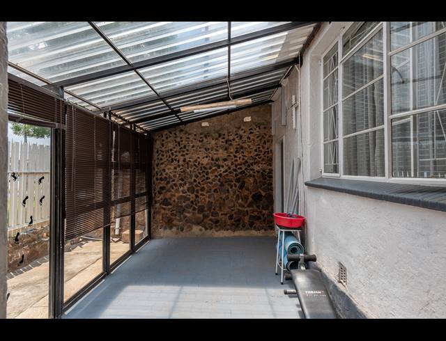 3 BEDROOM FREEHOLD FOR SALE IN REGENTS PARK